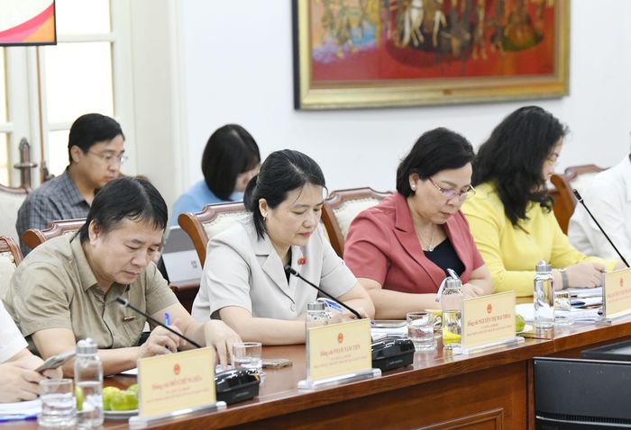 Các đại biểu tham dự cuộc làm việc