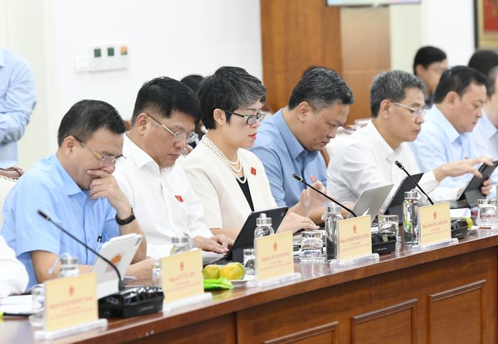 Các đại biểu tham dự cuộc làm việc