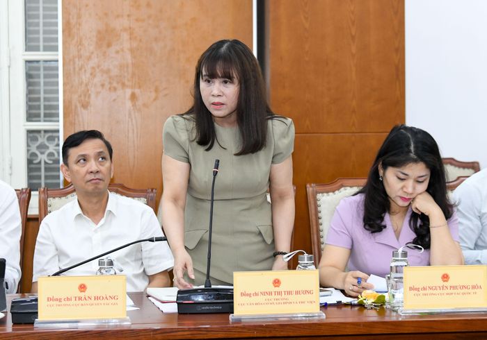 Cục trưởng Văn hóa cơ sở, Gia đình và Thư viện Ninh Thị Thu Hương làm rõ một số nội dung thực hiện kết luận Phiên giải trình về quản lý, sử dụng thiết chế văn hóa, thể thao cơ sở