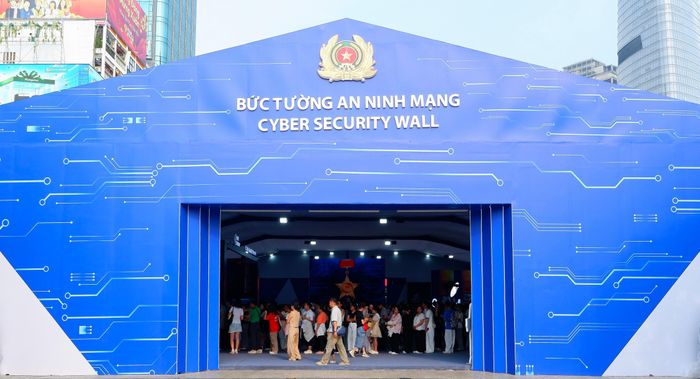 Đây là một trong những điểm đến thu hút đông đảo người dân và du khách trong chuỗi hoạt động của chương trình “Tổ quốc bình yên”. Ảnh: Hoa Lê