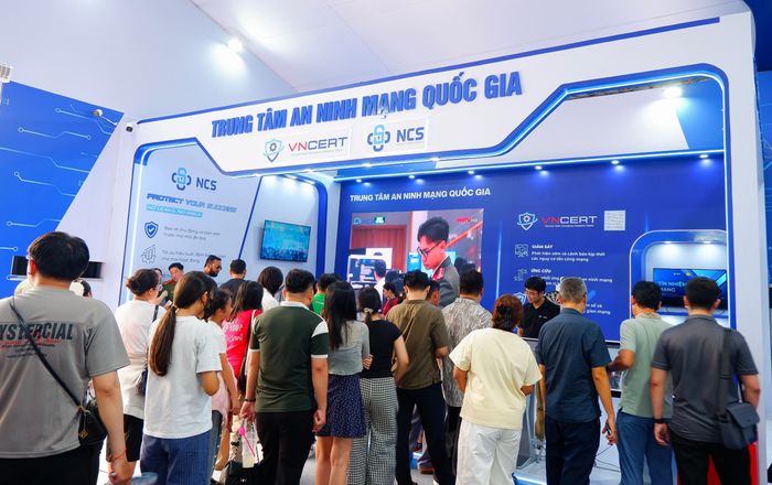 Thông qua những tình huống mô phỏng thực tế, người tham gia không chỉ nhận diện được các thủ đoạn phổ biến của tội phạm công nghệ cao. Ảnh: Hoa Lê