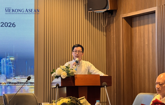 Ông Phan Anh Tuấn trả lời cổ đông tại ĐHĐCĐ ngày 12/6. Ảnh: Minh Phong - Mekong ASEAN