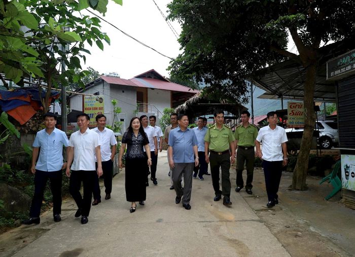 Đồng chí Đinh Công Sứ - Tỉnh ủy viên, Phó Chủ tịch UBND tỉnh Phú Thọ cùng đoàn công tác của tỉnh kiểm tra, làm việc tại Vườn Quốc gia Xuân Sơn về công tác quản lý, bảo vệ, khai thác và phát triển tài nguyên rừng.