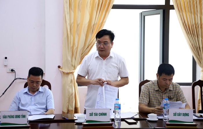 Lãnh đạo các sở phát biểu tại buổi làm việc.