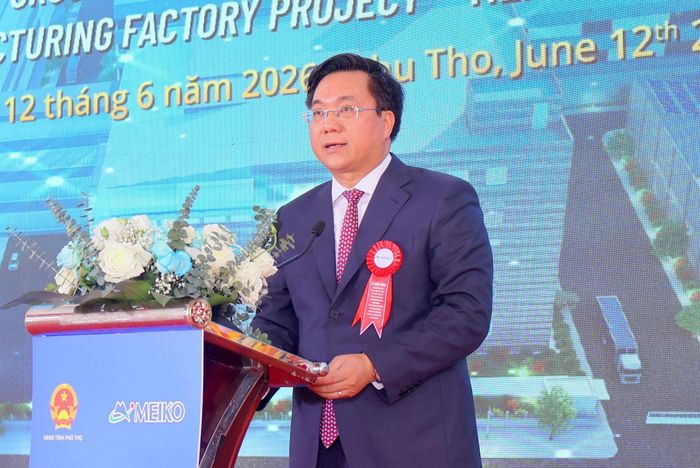 Chủ tịch UBND tỉnh Phú Thọ Trần Duy Đông phát biểu tại buổi lễ.