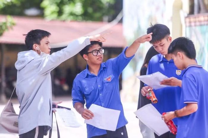 Đề thi môn Ngữ văn thi tốt nghiệp THPT 2026 đang tạo ra những cuộc tranh luận trái chiều.