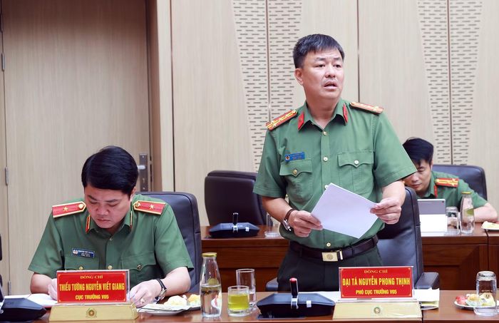 Đại tá Nguyễn Phong Thịnh, Phó Cục trưởng Cục Xây dựng phong trào bảo vệ an ninh Tổ quốc báo cáo tóm tắt tiến độ xây dựng Đề án và khái quát bố cục, nội dung dự thảo Đề án.