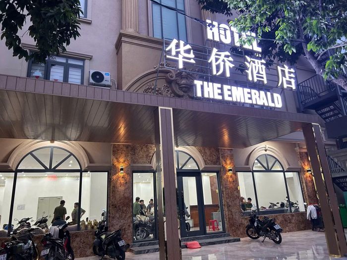 Băng nhóm 83 người nước ngoài quốc tịch Trung Quốc đã thuê lại toàn bộ khách sạn The Emerald Gold để thiết lập “đại bản doanh” hoạt động lừa đảo.