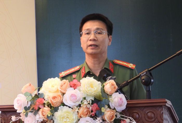 Đại tá Phạm Hữu Phúc phát biểu khai mạc hội nghị tập huấn