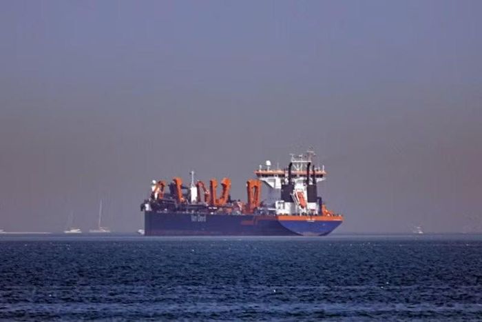 Tàu thuyền trong eo biển Hormuz. Ảnh: EPA