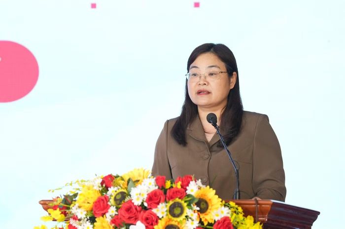 Đồng chí Hà Lan Anh, Phó Chủ tịch UBND tỉnh phát biểu tại buổi lễ.