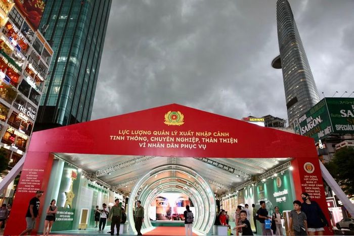 Không gian triển lãm của Cục Quản lý xuất nhập cảnh, Bộ Công an.
