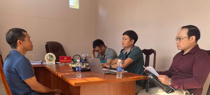 Cán bộ Cục An ninh nội địa đấu tranh với đối tượng tham gia "Tin lành Tư gia độc lập" tại Đắk Lắk.