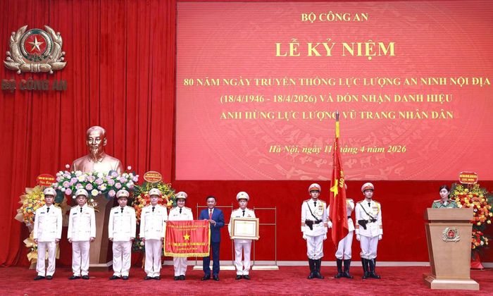 Cục An ninh nội địa vinh dự đón nhận danh hiệu Anh hùng lực lượng vũ trang nhân dân.
