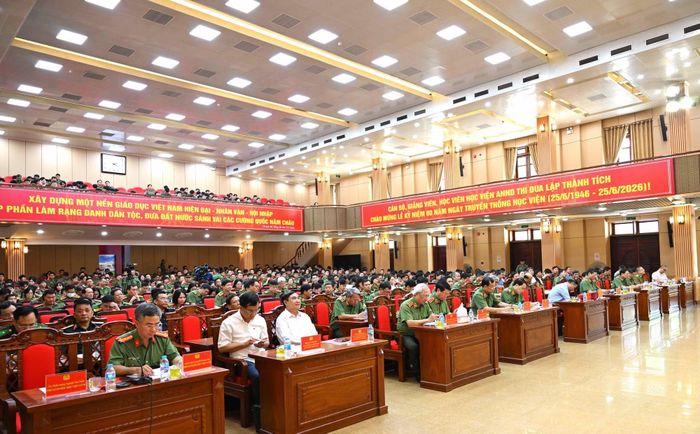 Tại hội thảo các nhà khoa học, nhà lãnh đạo, nhà giáo, diễn giả đã tập trung tham luận về những đóng góp quan trọng, to lớn của Học viện ANND đối với sự nghiệp bảo vệ an ninh quốc gia trong 80 năm qua.