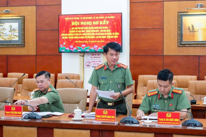 Thượng tá Nguyễn Quang Sang, Trưởng Ban biên tập Chuyên đề Công an Đà Nẵng phát biểu tại hội nghị.