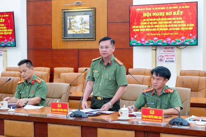 Thượng tá Thiệu Hồng Quảng, Phó Trưởng ban Chuyên đề Công an TP Hồ Chí Minh phát biểu tại hội nghị.
