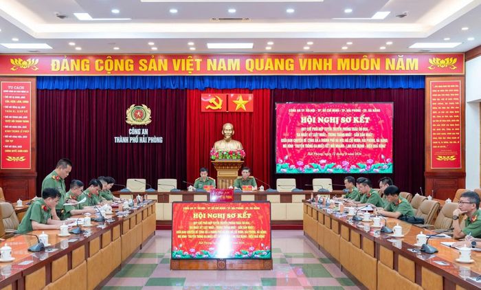 Các đại biểu tham dự hội nghị.