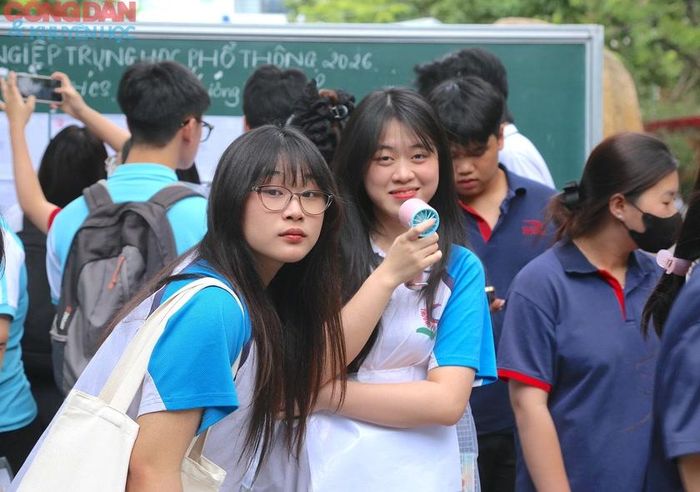 Thí sinh thi tốt nghiệp trung học phổ thông năm 2026 tại điểm thi Trường THCS & THPT Lương Thế Vinh (Cầu Giấy). Ảnh: Thiên Ân