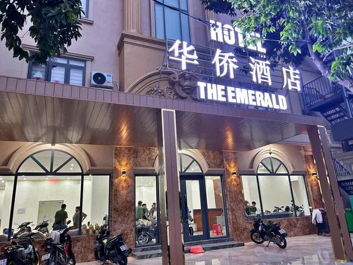 Khách sạn The Emerald Gold - nơi nhóm đối tượng thuê làm đại bản doanh thực hiện lừa đảo.