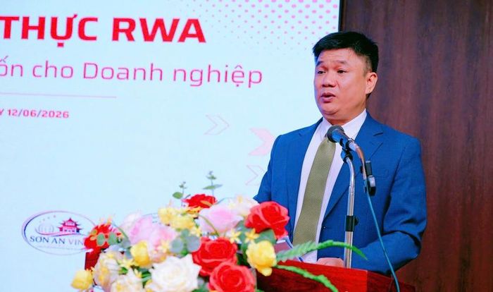 Ông Dương An Vương Chủ tịch Viện Công nghệ FIRST thuộc Liên hiệp Khoa học Công nghệ Tin học Ứng dụng (UIA) khai macj Hội thảo