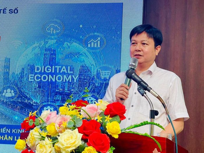 Tiến sĩ Nguyễn Quang Hợp, Phó Hiệu trưởng Trường Đại học Kinh tế và Quản trị Kinh doanh (Đại học Thái Nguyên), giới thiệu các chương trình đào tạo về chuyển đổi số, tài sản số và mã hóa tài sản thực