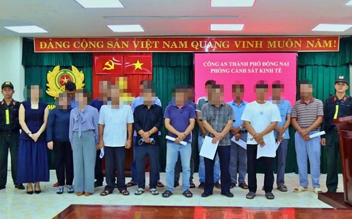 Công an thành phố Đồng Nai quyết định khởi tố 38 bị can để điều tra về tội “In, phát hành, mua bán trái phép hóa đơn, chứng từ thu nộp ngân sách Nhà nước”.