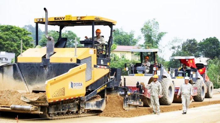 Các nhà thầu huy động tối đa nguồn lực thi công tuyến cao tốc Đồng Đăng - Trà Lĩnh. Ảnh: Vũ Tiệp