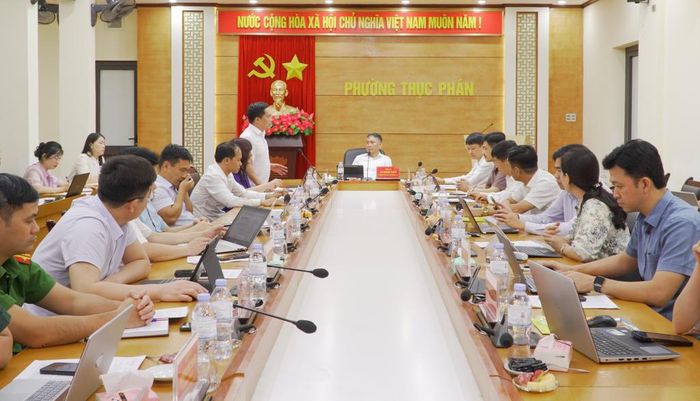 Toàn cảnh buổi làm việc.