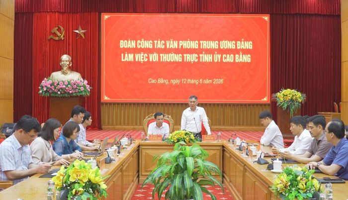 Đồng chí Lê Khánh Toàn, Phó Chánh Văn phòng Trung ương Đảng phát biểu tại buổi làm việc.