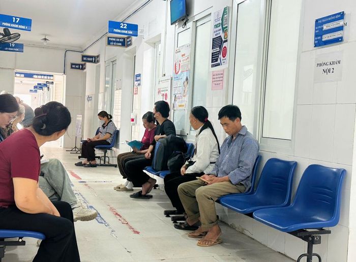 Các cơ sở y tế hướng tới nền hành chính hiện đại tự động tạo lập, kích hoạt bảo hiểm y tế, mở hồ sơ sức khỏe điện tử và chuyển thông tin của bệnh nhân đến các cơ quan liên quan để giải quyết chế độ phát sinh theo quy định.