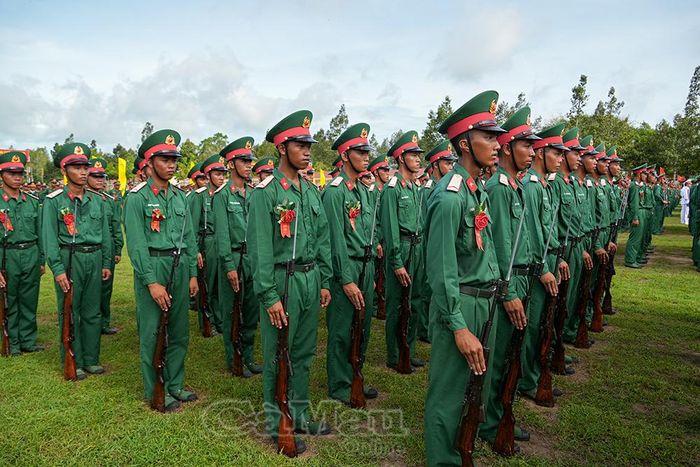 Làn da rám nắng, ánh mắt kiên nghị là dấu ấn của những tháng ngày huấn luyện gian khổ, giúp các chiến sĩ thêm trưởng thành.