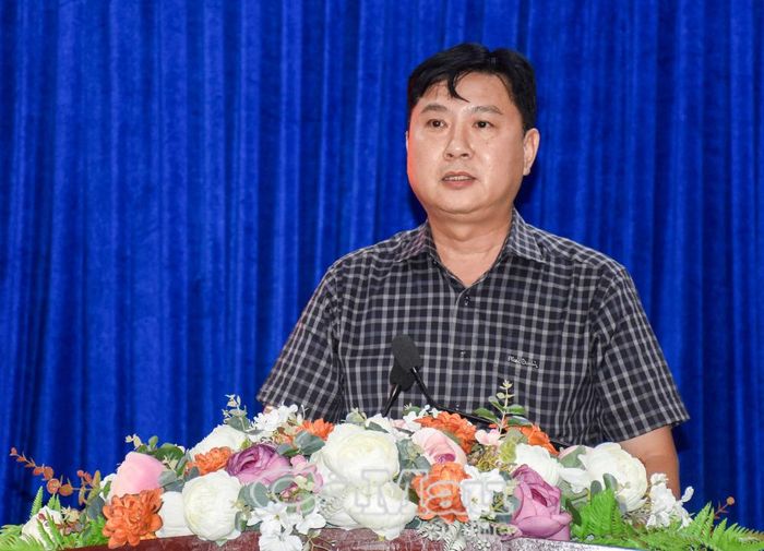 Chủ tịch UBND phường Bạc Liêu Lê Việt Xô làm rõ một số vấn đề cử tri quan tâm thuộc thẩm quyền.