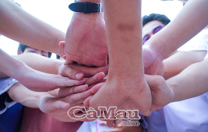  Khoảnh khắc đoàn kết, tự tin của các thí sinh, thể hiện quyết tâm vào kết quả tốt nhất của kỳ thi.