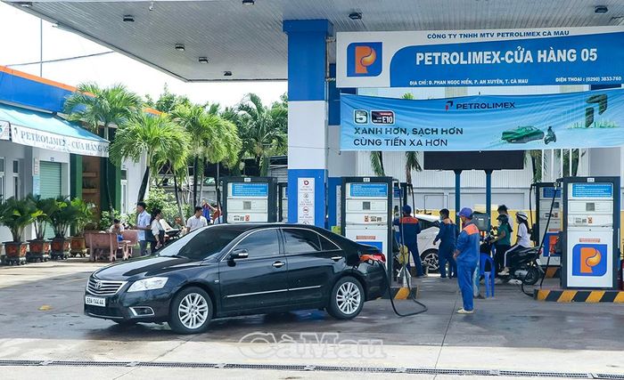 Toàn tỉnh Cà Mau hiện có hơn 600 cửa hàng bán lẻ xăng dầu đang được giám sát chặt chẽ về chất lượng và đo lường.
