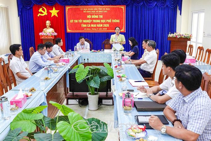 Quang cảnh buổi làm việc giữa Đoàn kiểm tra Bộ Giáo dục và Đào tạo với Hội đồng thi tỉnh Cà Mau.