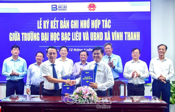 Trường Đại học Bạc Liêu ký kết hợp tác với UBND xã Vĩnh Thanh.