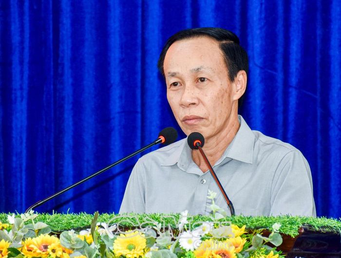 Phó Giám đốc Sở Công Thương Tô Minh Đương làm rõ vấn đề cử tri nêu liên quan đến giá phân bón.