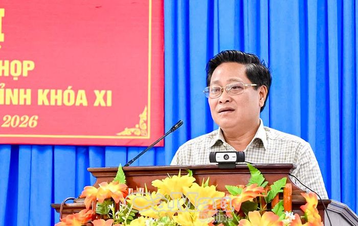 Phó Chủ tịch HĐND tỉnh Bùi Tấn Bảy trả lời kiến nghị của cử tri.