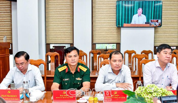 Đồng chí Phan Thanh Duy, Ủy viên Ban Thường vụ Tỉnh ủy, Trưởng Ban Tổ chức Tỉnh ủy cùng đại biểu dự hội thảo.
