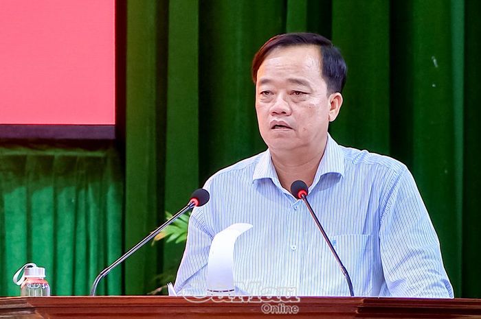 Phó Bí thư Thường trực Tỉnh ủy Cà Mau Huỳnh Quốc Việt phát biểu chỉ đạo tại hội nghị, nhấn mạnh công tác bảo vệ nguồn lợi thủy sản và chống khai thác IUU là nhiệm vụ trọng tâm trong thời gian tới.
