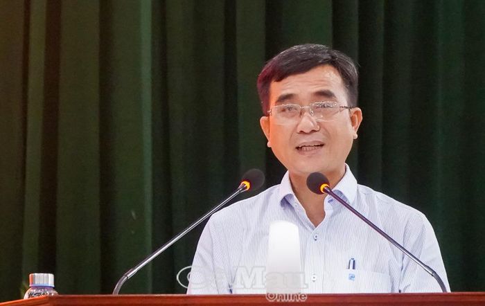  Phó Giám đốc Sở Nông nghiệp và Môi trường Phạm Văn Mười trình bày tóm tắt báo cáo kết quả thực hiện Chỉ thị số 01-CT/TU về tăng cường sự lãnh đạo, chỉ đạo đối với việc khai thác nguồn lợi thủy sản có tính hủy diệt và công tác chống khai thác thủy sản bất hợp pháp, không báo cáo, không theo quy định (IUU) trên địa bàn tỉnh.