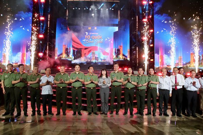 Các đồng chí lãnh đạo và đại biểu tại chương
