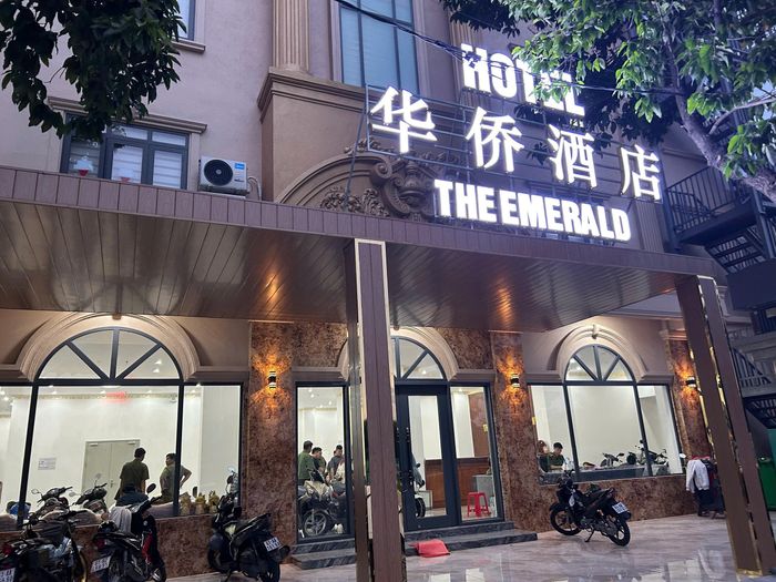 Khách sạn The Emerald Gold (khu phố Hòa Phú 4, phường Bình Dương) - “đại bản doanh” các đối tượng thuê để hoạt động lừa đảo