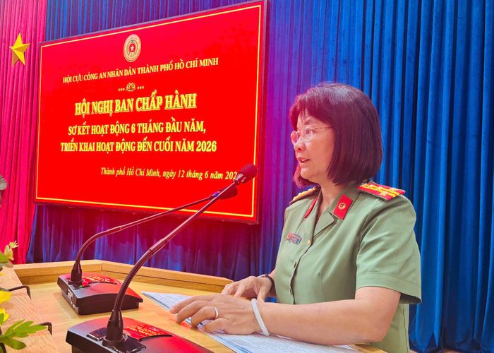 Đại tá Trần Thị Kim Phụng, Phó Giám đốc CATP phát biểu tại hội nghị
