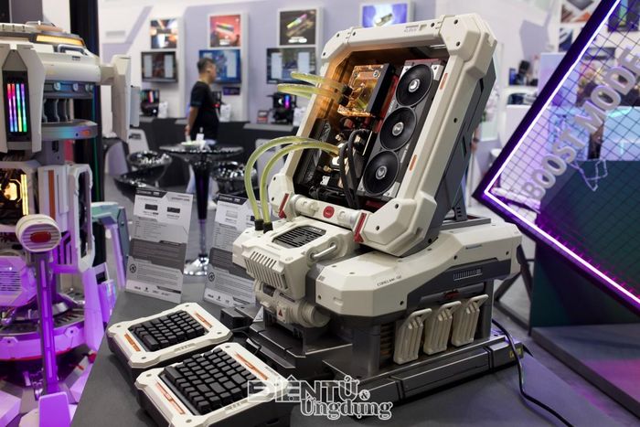 Bộ máy concept với thiết kế lấy cảm hứng từ khoa học viễn tưởng kết hợp hệ thống tản nhiệt nước cao cấp.
