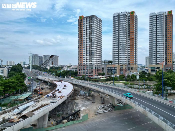 Hiện nhánh cầu N4, kết nối từ đường Đồng Văn Cống ra đại lộ Mai Chí Thọ, đã cơ bản thành hình. 