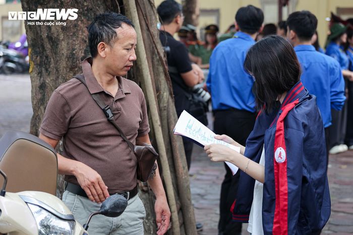 Đây còn là khoảng thời gian đầy áp lực và kỳ vọng của các bậc phụ huynh đồng hành cùng con trên hành trình chinh phục cánh cửa tương lai.