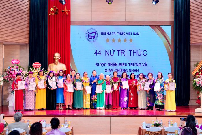 Các nữ trí thức tiêu biểu được vinh danh. Ảnh: BTC
