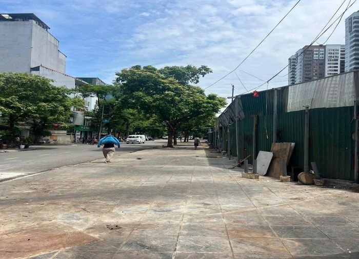 Không gian ô đất C2 sau giải tỏa trở nên thông thoáng, sạch đẹp hơn. Ảnh: PV